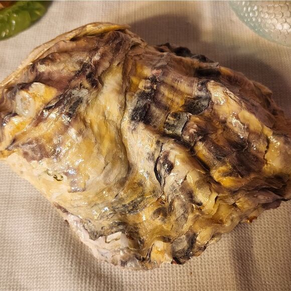 DECOUPAGE CANADIAN MAPLE LEAF OYSTER SHELL - Picture 3 of 5